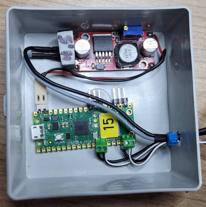 wio_picow_auf_gartenbahn-800kb.jpg wio_picow_auf_gartenbahn-800kb.jpg